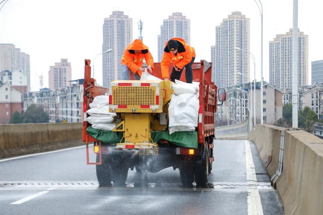 冻雨大雪返场,汉阳全力以赴护平安!