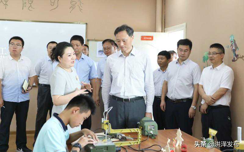 感谢！致敬！洪泽区领导开展教师节慰问活动