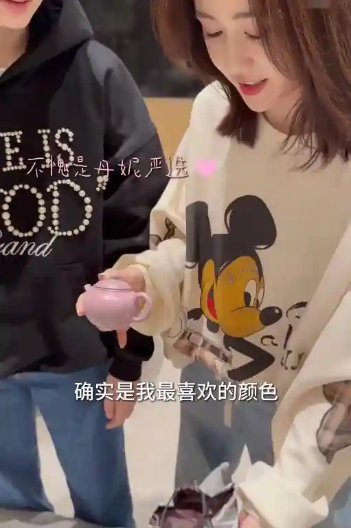郑钧妻子42岁生日，众明星上门送礼祝贺，北京豪宅内景曝光