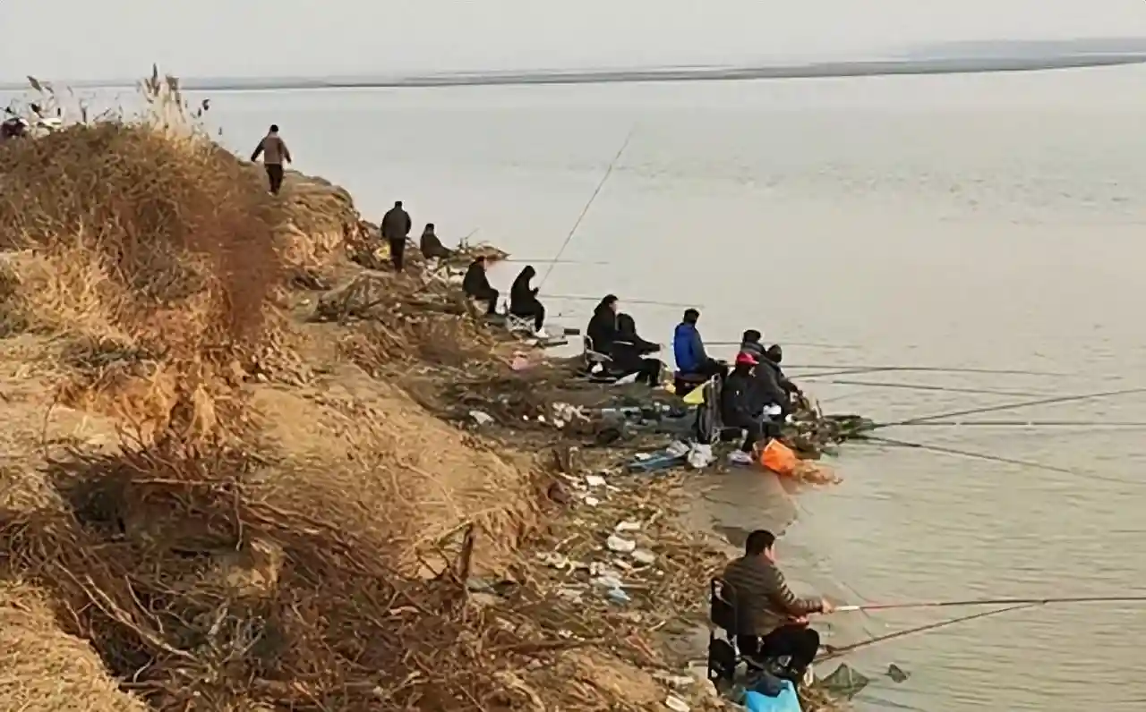 妙联佳对，上联：引钓黄河岸，请才子佳人们赐下联