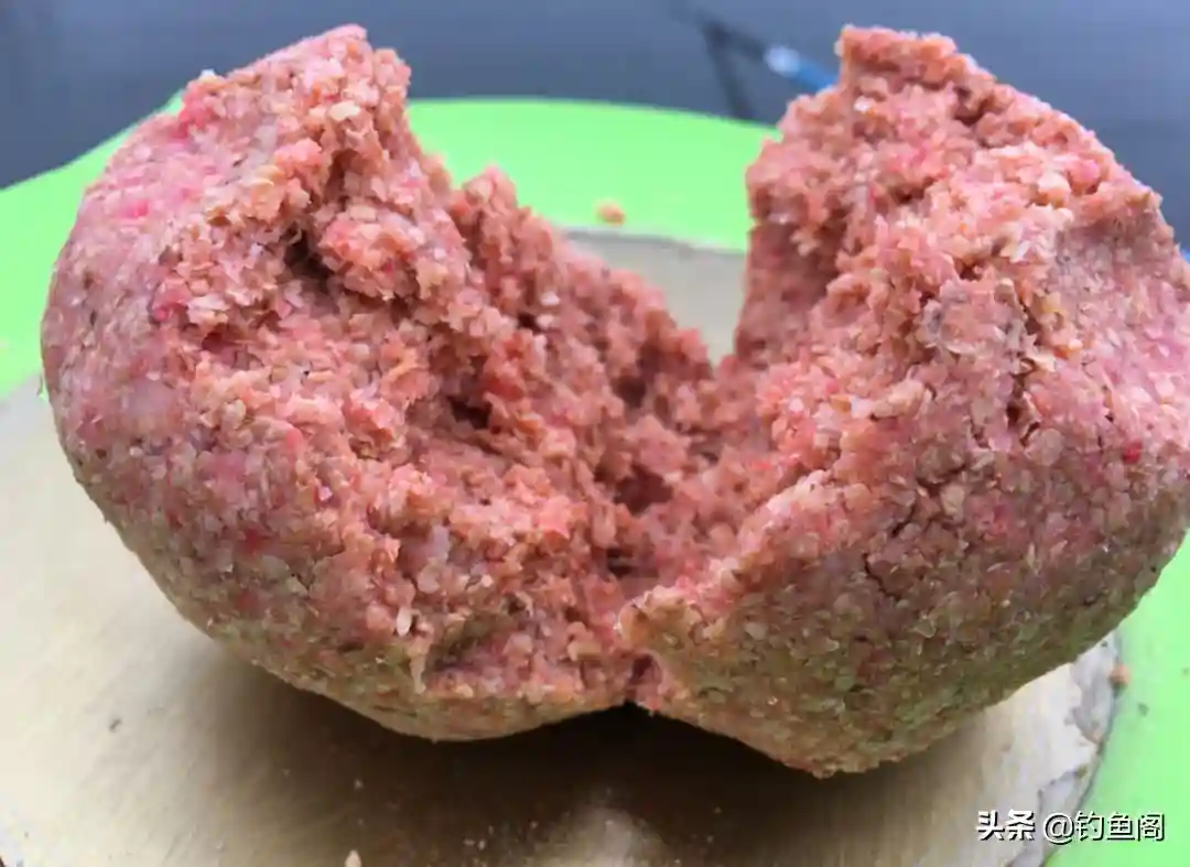 避杂鱼钓大鱼，手把手教你“软黏饵”该怎么开？用好粘粉是关键