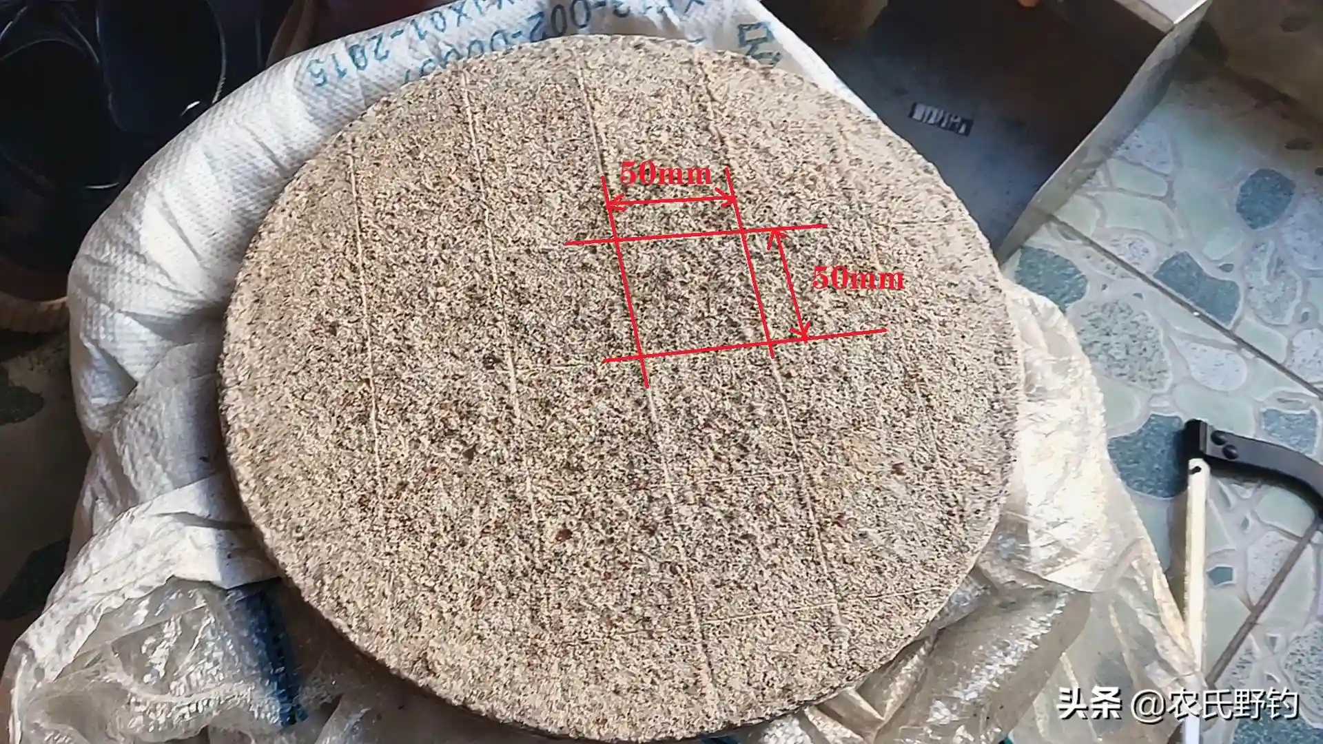 手工制做的花生饼方块饵,实测雾化及上鱼效果,翻板钓值得使用